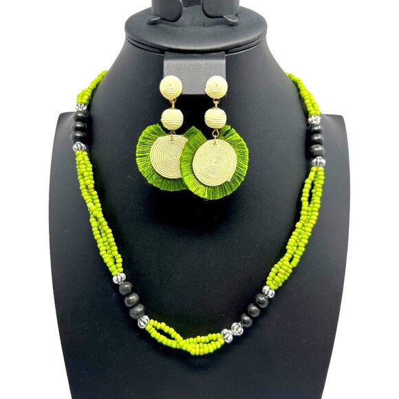 Vintage Green Acrylic and Black Wood Beads Jewelry 9 in. Necklace Earrings Set - Picture 1 of 14